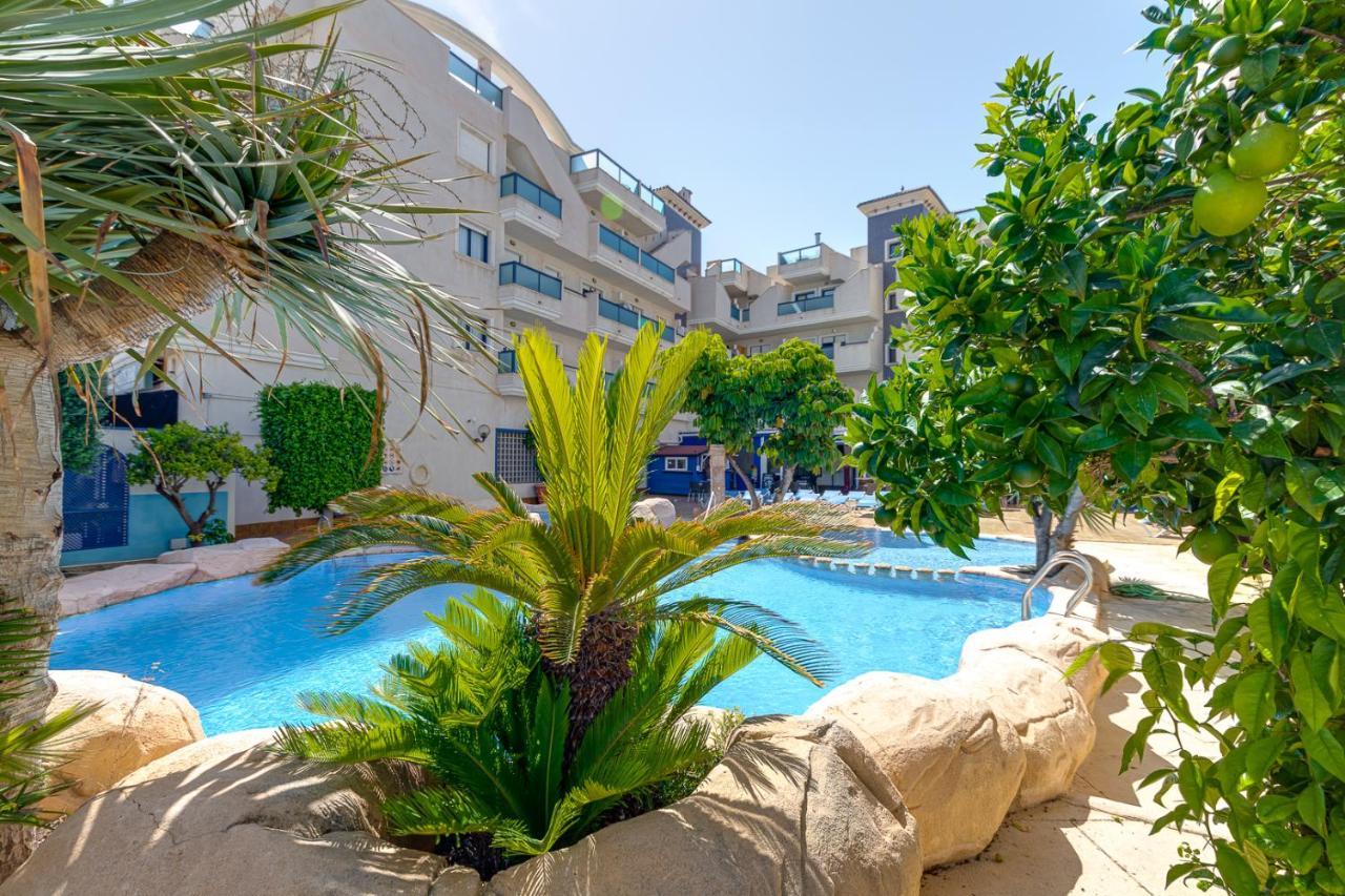Penthouse Naomi With Two Terraces, Private Solarium, Sea View, Swimming Pool, With Underground Parking, Pets Allowed Apartamento