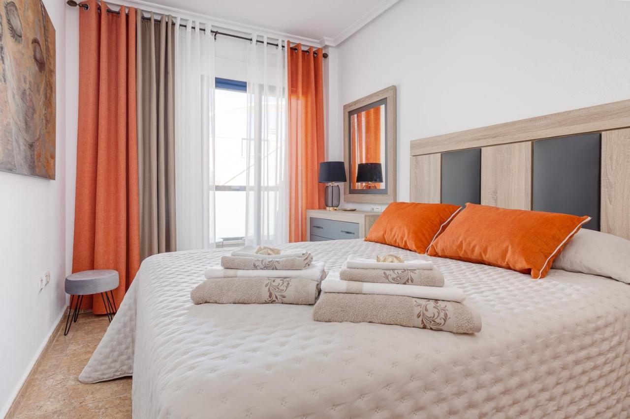 Penthouse Naomi With Two Terraces, Private Solarium, Sea View, Swimming Pool, With Underground Parking, Pets Allowed